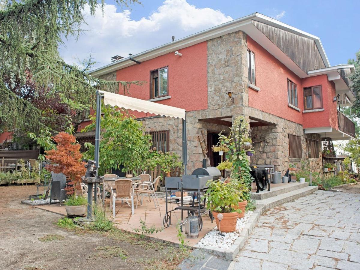 Rural apartment in Galapagar with bubble bath Ruang foto